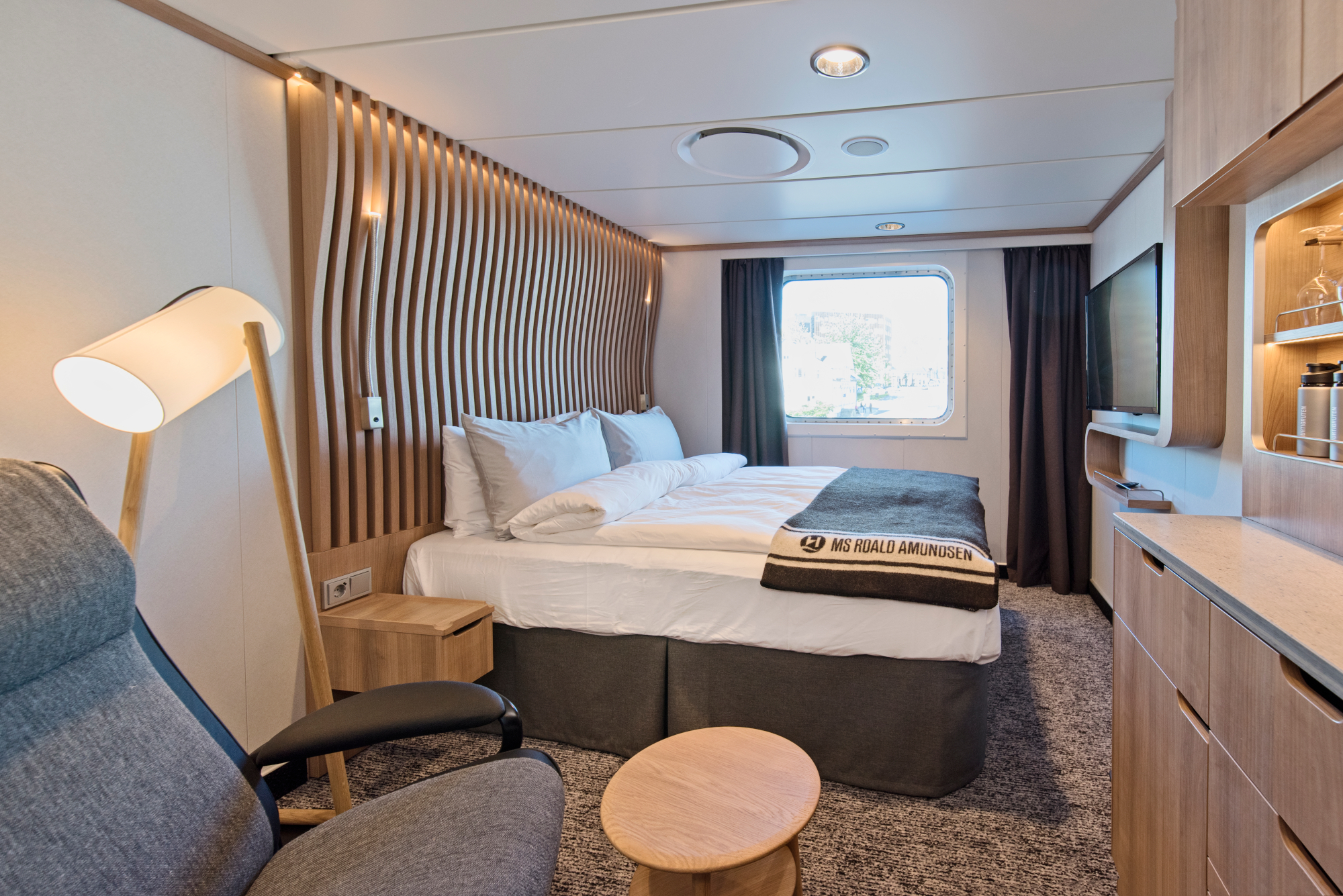 MyCruise Hurtigruten MS-Roald-Amundsen Kahytter Udvendig RR1